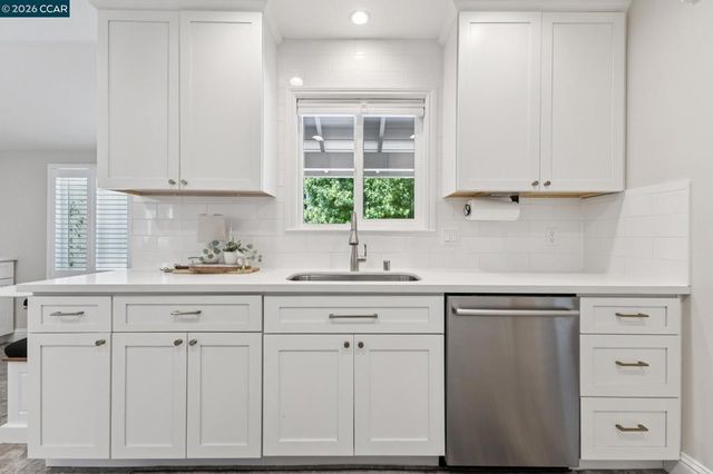 978 Kenston Dr, Clayton, CA 94517
