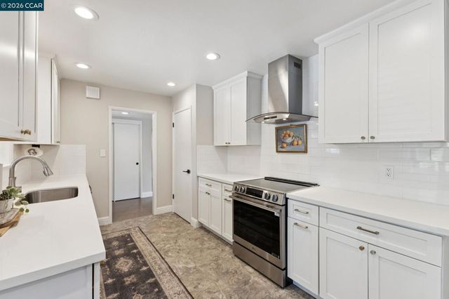 978 Kenston Dr, Clayton, CA 94517
