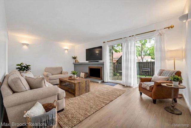 1853 Torquay Avenue 229, Royal Oak, MI 48073