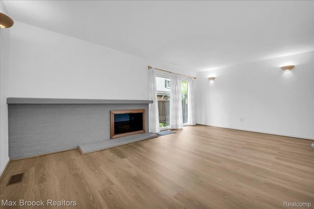 1853 Torquay Avenue 229, Royal Oak, MI 48073