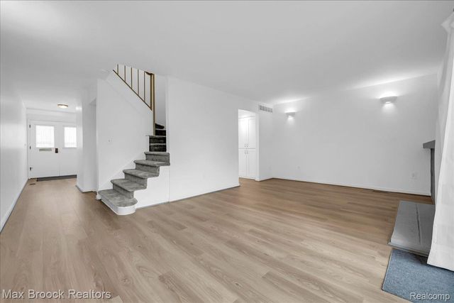 1853 Torquay Avenue 229, Royal Oak, MI 48073