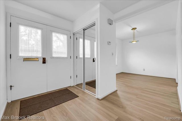 1853 Torquay Avenue 229, Royal Oak, MI 48073