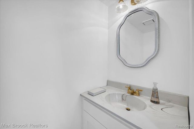 1853 Torquay Avenue 229, Royal Oak, MI 48073