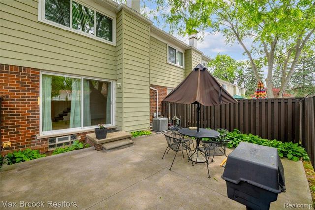 1853 Torquay Avenue 229, Royal Oak, MI 48073