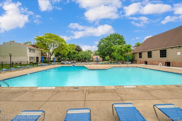1853 Torquay Avenue 229, Royal Oak, MI 48073