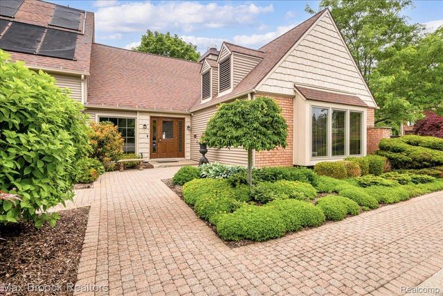 1853 Torquay Avenue 229, Royal Oak, MI 48073