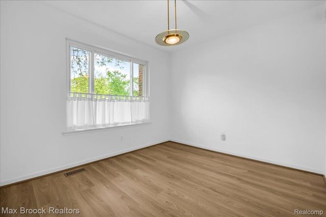 1853 Torquay Avenue 229, Royal Oak, MI 48073