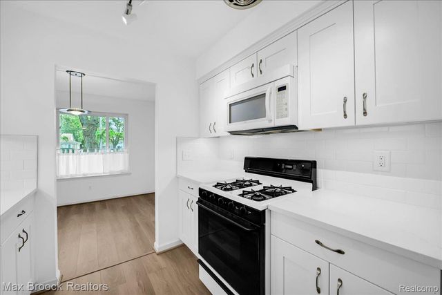 1853 Torquay Avenue 229, Royal Oak, MI 48073