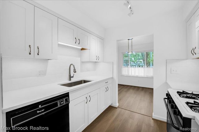1853 Torquay Avenue 229, Royal Oak, MI 48073