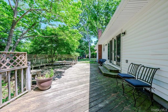 53 Ehrhardt Way, Islandia, NY 11749