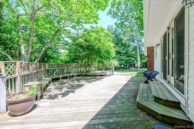 53 Ehrhardt Way, Islandia, NY 11749