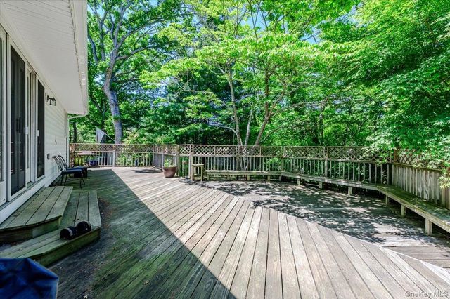 53 Ehrhardt Way, Islandia, NY 11749