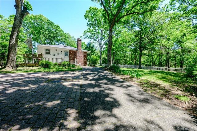 53 Ehrhardt Way, Islandia, NY 11749