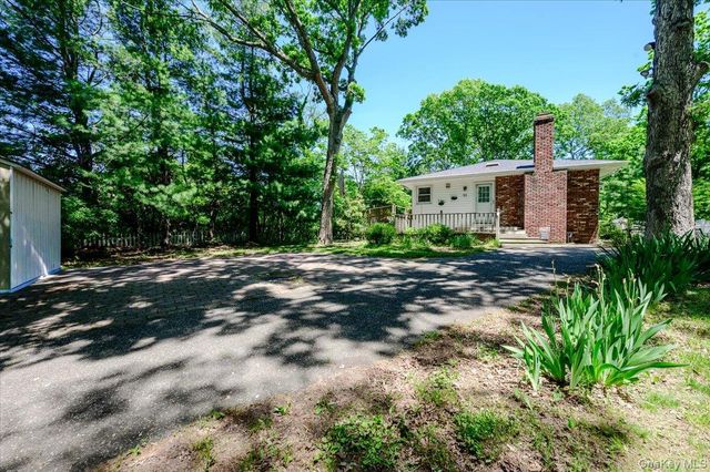 53 Ehrhardt Way, Islandia, NY 11749