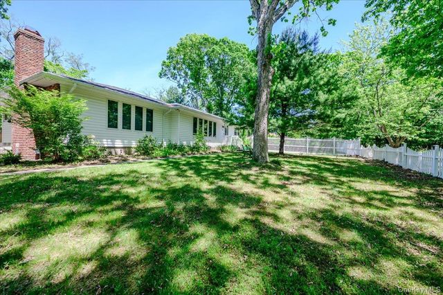 53 Ehrhardt Way, Islandia, NY 11749