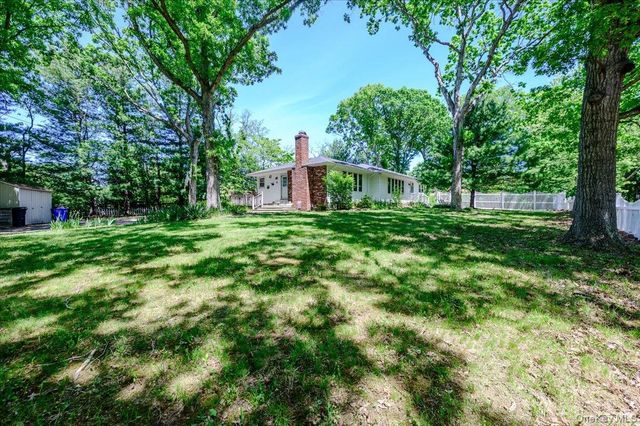 53 Ehrhardt Way, Islandia, NY 11749
