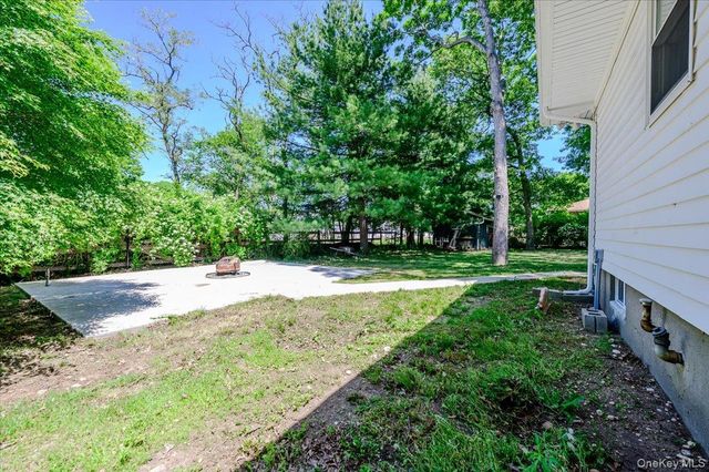53 Ehrhardt Way, Islandia, NY 11749