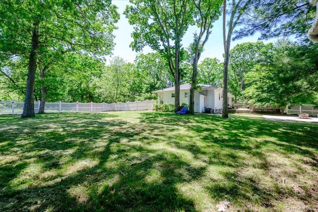 53 Ehrhardt Way, Islandia, NY 11749