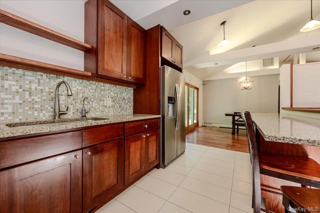 53 Ehrhardt Way, Islandia, NY 11749