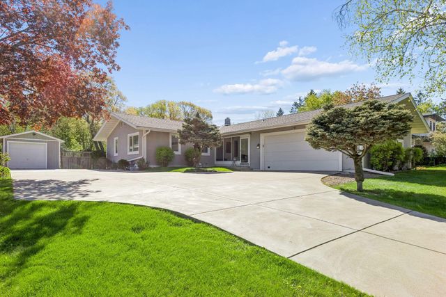 20 Balsam Lane N, Plymouth, MN 55441