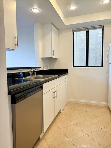 7826 Topanga Canyon, Canoga Park, CA 91304