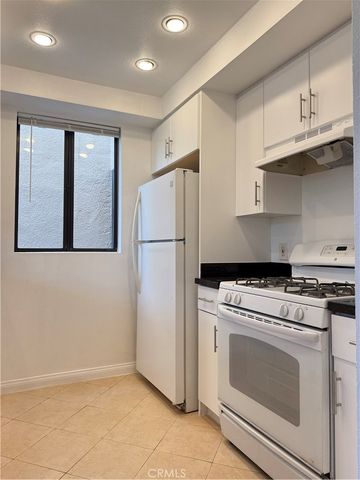 7826 Topanga Canyon, Canoga Park, CA 91304