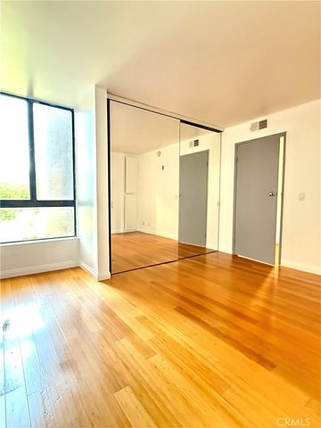 7826 Topanga Canyon, Canoga Park, CA 91304