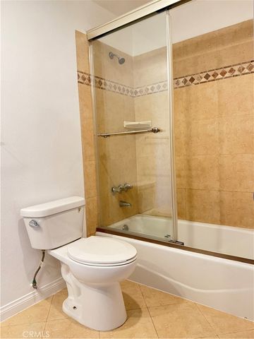 7826 Topanga Canyon, Canoga Park, CA 91304