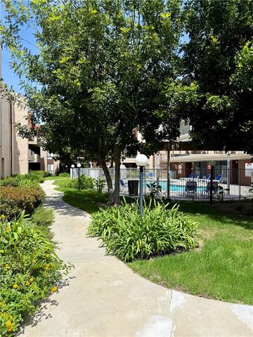7826 Topanga Canyon, Canoga Park, CA 91304
