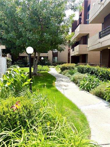 7826 Topanga Canyon, Canoga Park, CA 91304