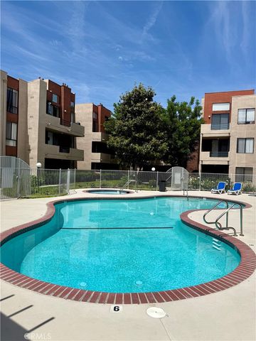 7826 Topanga Canyon, Canoga Park, CA 91304