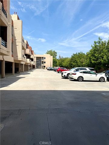 7826 Topanga Canyon, Canoga Park, CA 91304