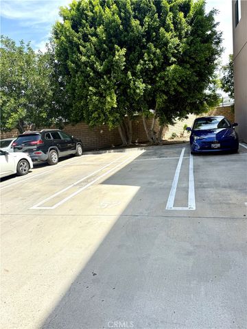 7826 Topanga Canyon, Canoga Park, CA 91304