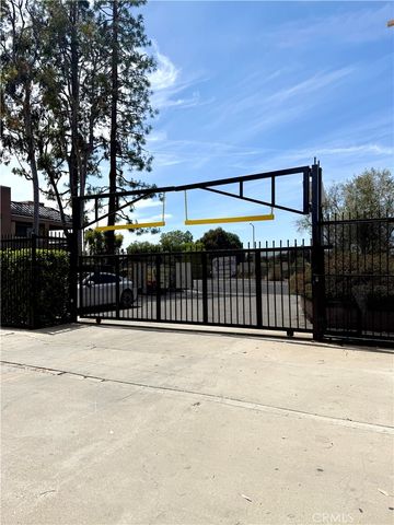7826 Topanga Canyon, Canoga Park, CA 91304