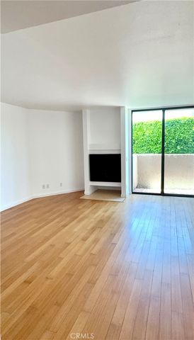 7826 Topanga Canyon, Canoga Park, CA 91304