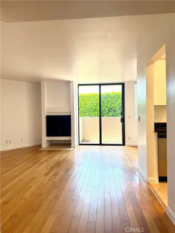 7826 Topanga Canyon, Canoga Park, CA 91304