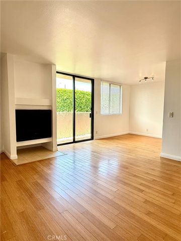 7826 Topanga Canyon, Canoga Park, CA 91304
