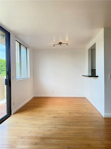 7826 Topanga Canyon, Canoga Park, CA 91304