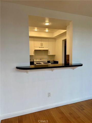 7826 Topanga Canyon, Canoga Park, CA 91304