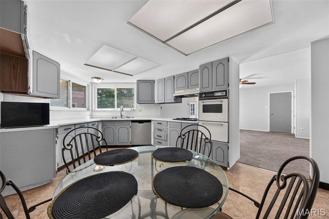 3020 Park Avenue, St Charles, MO 63301