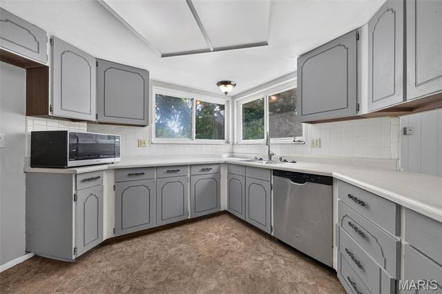 3020 Park Avenue, St Charles, MO 63301
