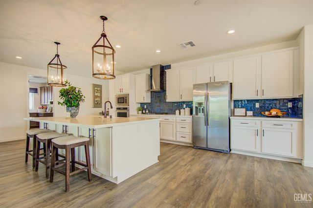 11011 Alcazar Avenue, Bakersfield, CA 93311