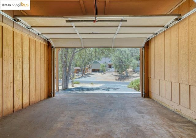 12811 Cresthaven Drive, Groveland, CA 95321