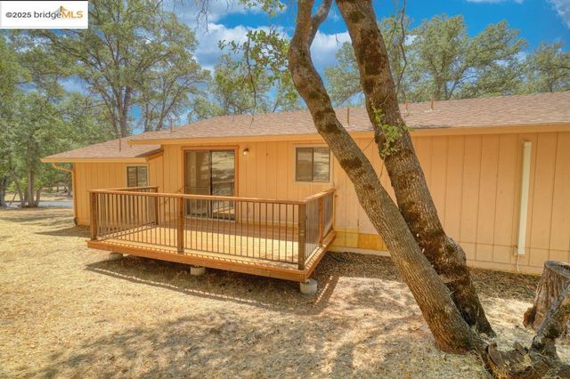 12811 Cresthaven Drive, Groveland, CA 95321