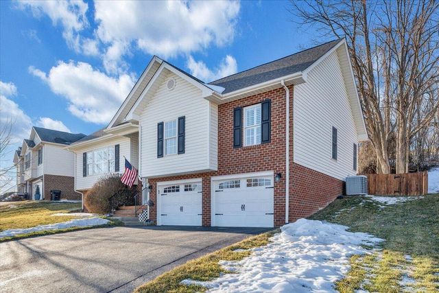 2525 Fountain LN, Vinton, VA 24179