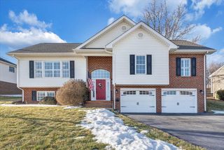 2525 Fountain LN, Vinton, VA 24179