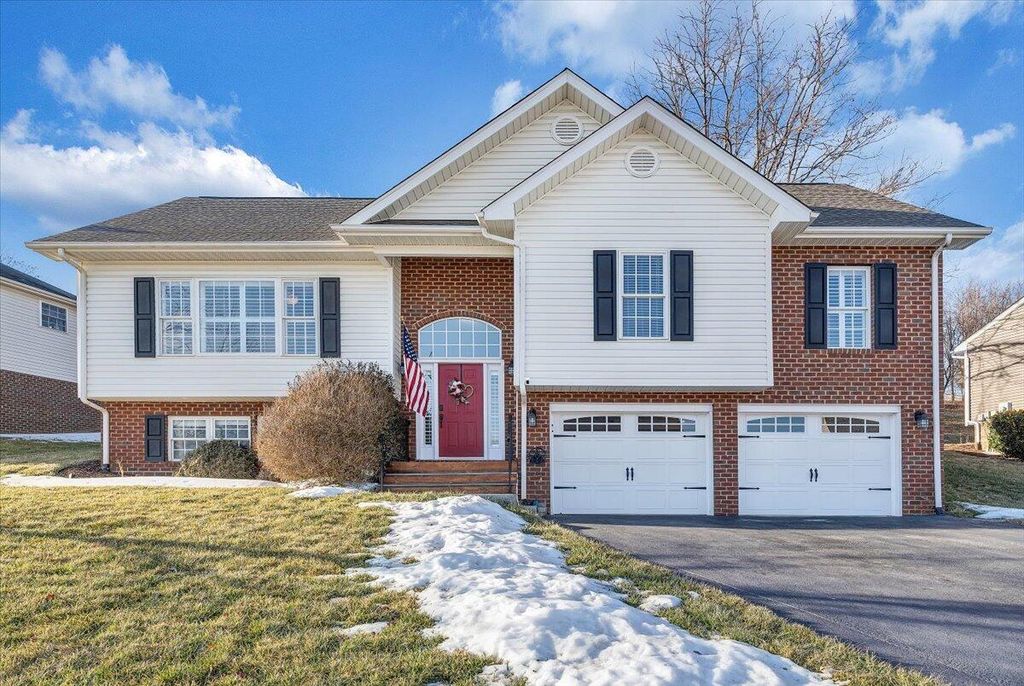 2525 Fountain LN, Vinton, VA 24179