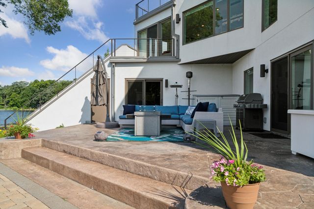 9235 Lake Riley Boulevard, Chanhassen, MN 55317