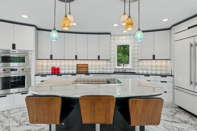 9235 Lake Riley Boulevard, Chanhassen, MN 55317