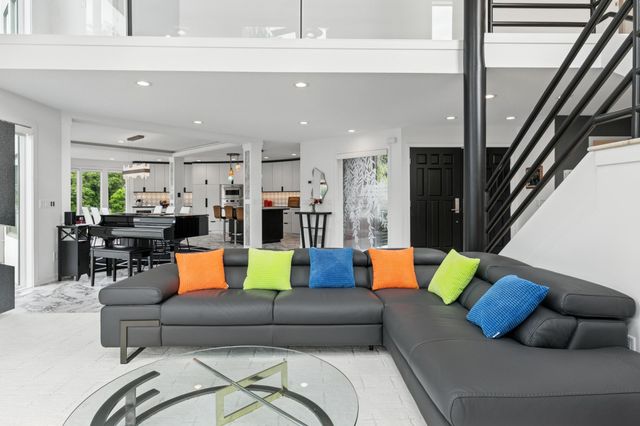 9235 Lake Riley Boulevard, Chanhassen, MN 55317